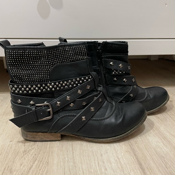 “Wanted” Rocker Booties - Picture 2 of 6